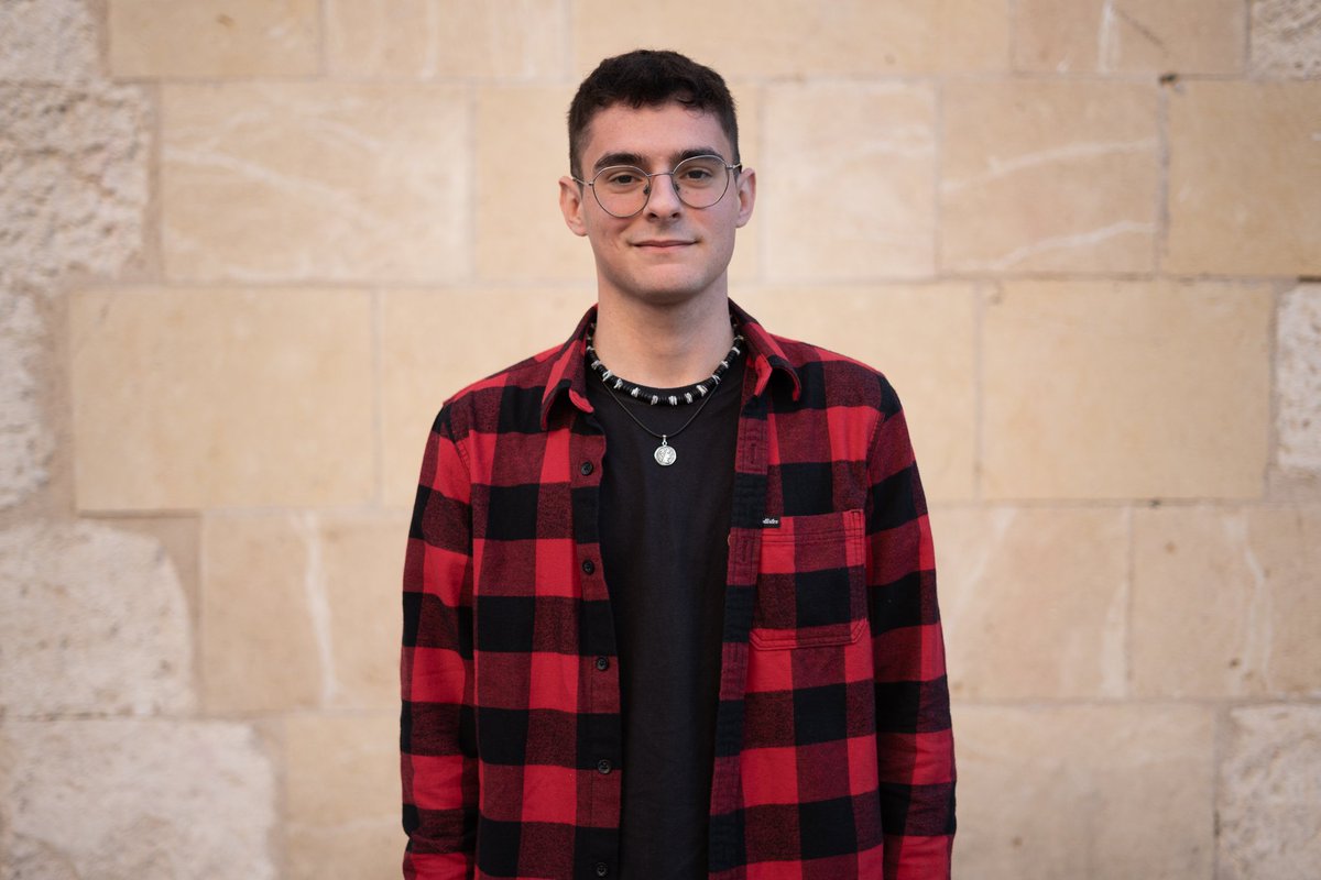 joventvila's tweet photo. Veí del barri de La Girada, l'@unikeixon amb 18 anys serà el membre més jove de la candidatura. Ocuparà la posició número 12.

Estudia Enginyeria en Sistemes Aeroespacials a la UPC i té una gran afició per l'hoquei. És l'actual portaveu del @joventvilafranca. https://t.co/RnjJNHHlJR