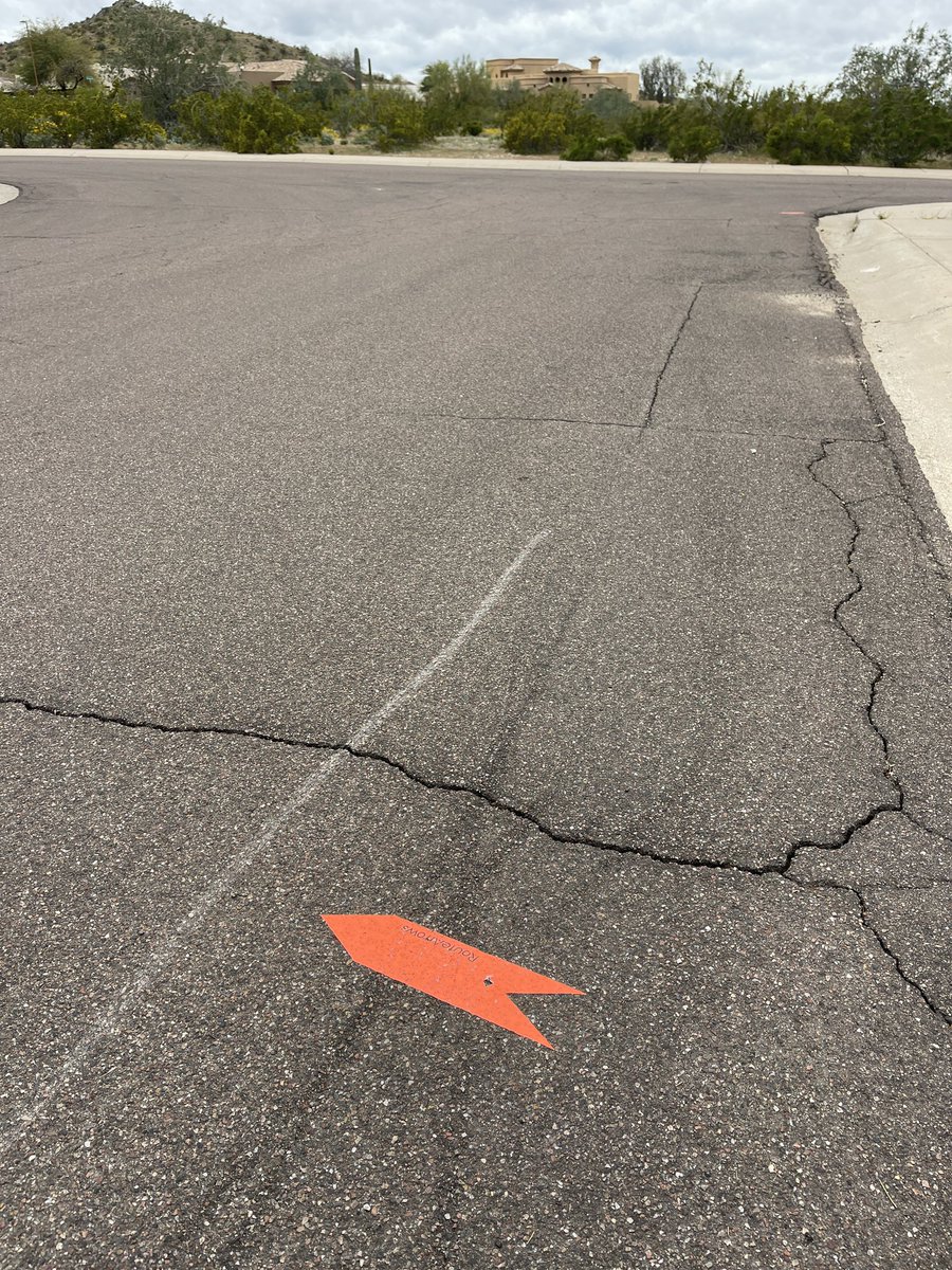 love2run's tweet photo. @AmDiabetesAssn So when are you going to clean up all these route markers?🤔 https://t.co/udEx7J9sZz
