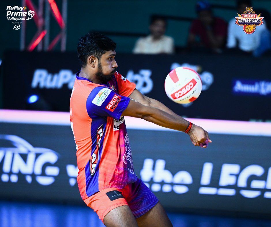 KolThunderBolts's tweet image. Focused like Lightning, Strong like Thunder!⚡

#UnleashThePower #LightningFocus  #KhelbeBanglaJitbeBangla  #RuPayPrimeVolley