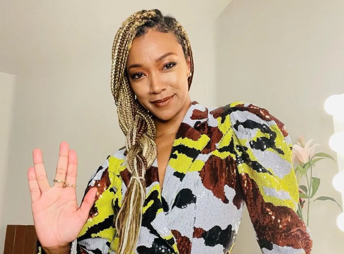 Happy Birthday to our Captain!! Sonequa Martin-Green have a wonderful day!!!  