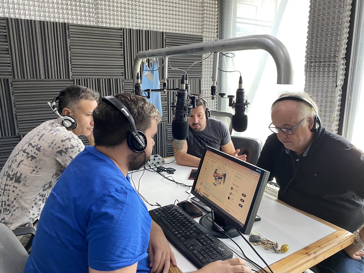 Prendete a <a href="/radiofmq/">Radio FMQ</a> , hasta las 13:00 hacemos “TOCO Y ME VOY” con <a href="/choricalderon/">Diego Calderón</a> , <a href="/JuanchiEgido/">Juan Ignacio Egido</a> , <a href="/HernoKodakian/">Hernán Kodakian</a> , <a href="/sebakerle/">Sebastián Kerle</a> , <a href="/FlacoFiorentino/">Sergio Fiorentino</a> y RUBEN DURAN.

💻 radiofmq.com/home.php