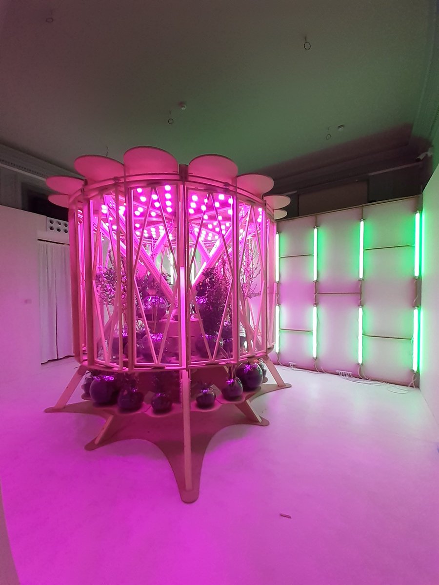 SantiRifa's tweet photo. Avui hem inaugurat l'exposició #SomialaCiutat al @palaurobert amb força assistència d'estudis d'arquitectura. https://t.co/bOftUzkSBr
