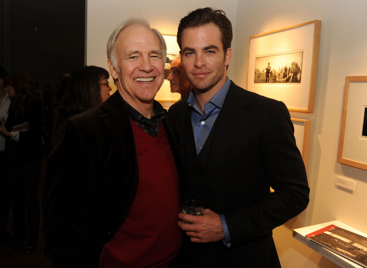 GaryGorn's tweet photo. the Pine's in Star Trek🚀

#RobertPine played Ambassador #Liria in the #StarTrekVoyager episo: "#TheChute" and Captain #Tavin in the #StarTrekEnterprise  episo: "#Fusion"
#ChrisPine, is the actor who portrayed James T. Kirk in #StarTrek, #StarTrek #IntoDarkness, &amp; #StarTrekBeyond https://t.co/dh5VNuuXNL