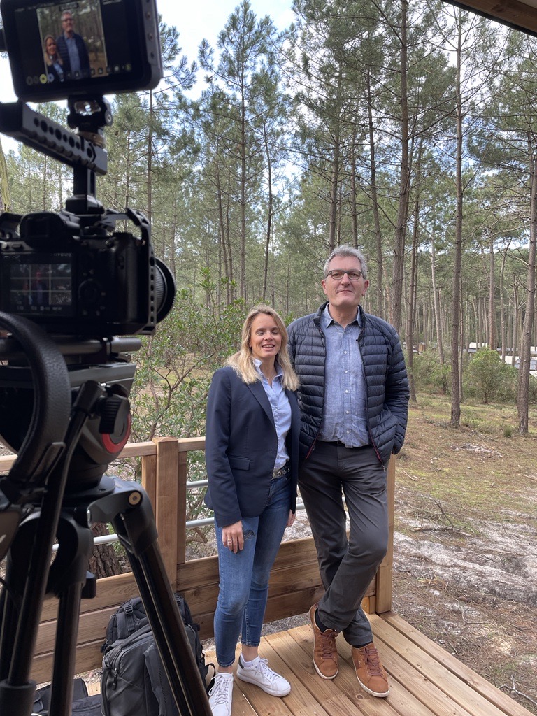 sequoiasoft's tweet image. Tournage chez notre client Wellness Sport #Camping @Groupe_UCPA, Renaud Seguin Directeur des Campings et Isabelle Viale, notre Directrice Marketing. La suite logicielle eSeason @Sequoiasoft_HPA équipe les 3 campings du groupe et permet leur commercialisation et gestion #HPA