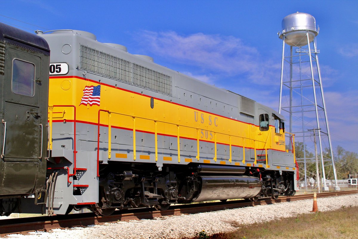 tommy4trains's tweet photo. #railway #railroad #train #trainspotter #railfan #trainphotography #railroadphotography #railwayphotography #unitedstatessugarcorporation #southcentralfloridaexpress #sugarexpress #southernrailway #passengertrain #sebring #florida https://t.co/X7pqKHk1RA