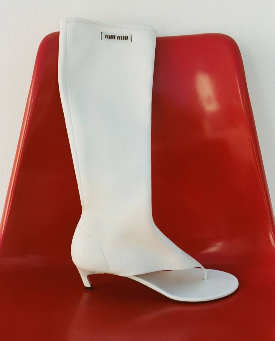 Сапоги-сланцы Miu Miu — лучшая обувь для весны по версии Миуччи Прада.