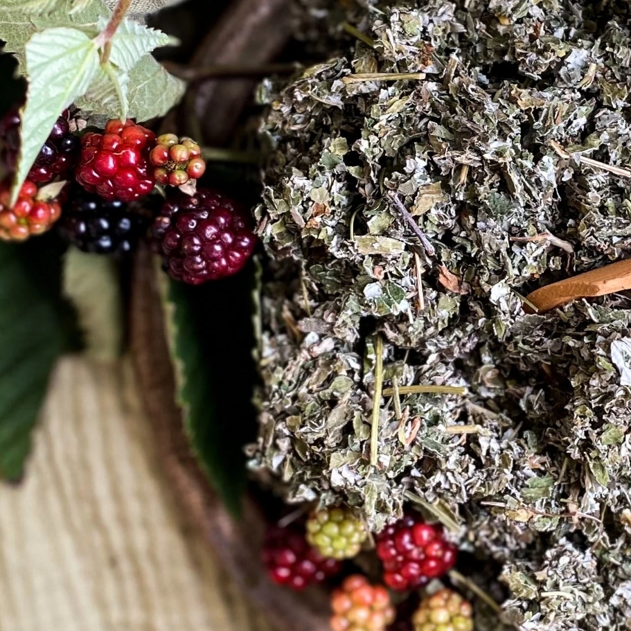 Beachesvillas5's tweet photo. RED RASPBERRY LEAF 😍 👑😋😍👑😋😍
Gastrointestinal (GI) tract disorders (diarrhoea), Flu, Swine flu, Heart problems, Fever, Diabetes, Vitamin deficiency, Promote sweating, urination and bile production, Purification of skin and blood, Painful and heavy periods, Morning sicknes.. https://t.co/19HL9rNbYD
