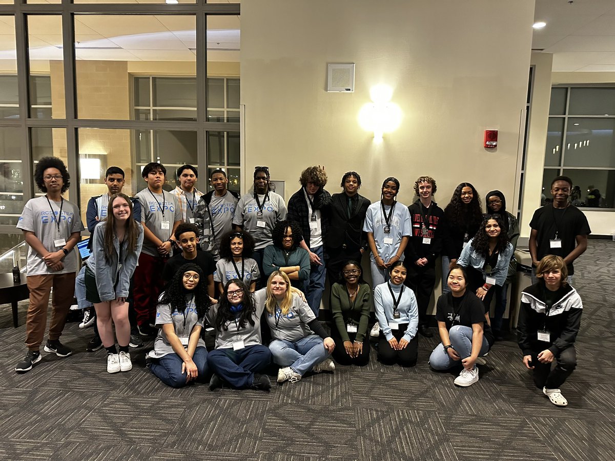 MrDiate's tweet photo. Congratulations to this years 8th grade STEM expo group! They did a phenomenal job this year. @iTeachLMS @STEM https://t.co/ylb2AFKypT