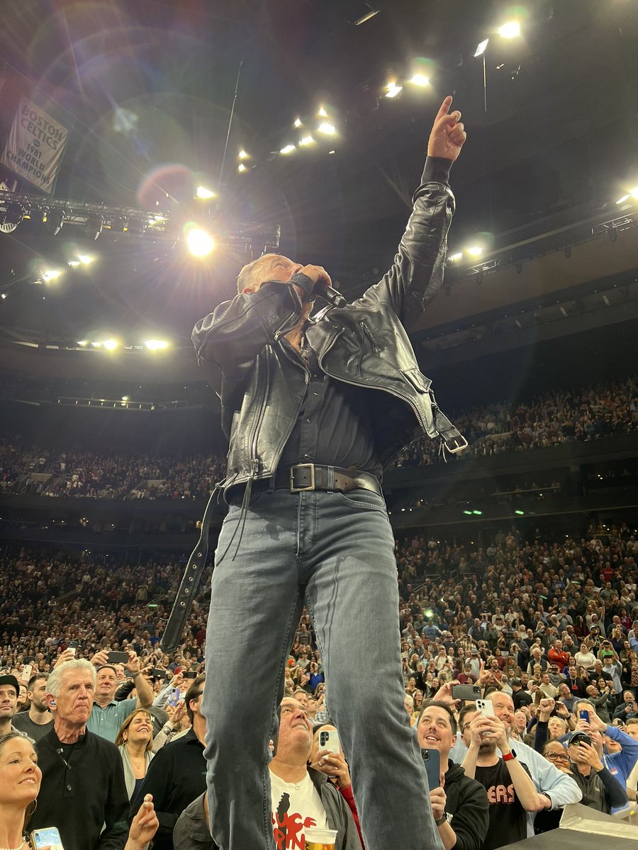 AndrewCooker's tweet photo. Boston = Boss-town.
After the dark days of lockdown, this was like water to a parched man in the desert.
@springsteen #SpringsteenTour2023 #SpringsteenBoston https://t.co/Btzf1Os6dG