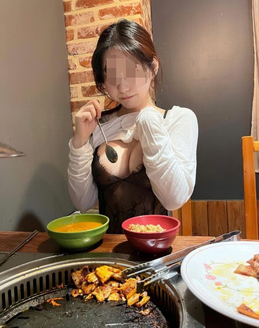 yhh6546's tweet photo. 밥먹다가 야노한번 해봤지롱 ㅋ 꼭지보여줄깡 ㅎ
#섹트 #야노 #가슴 https://t.co/F52JmX2I02