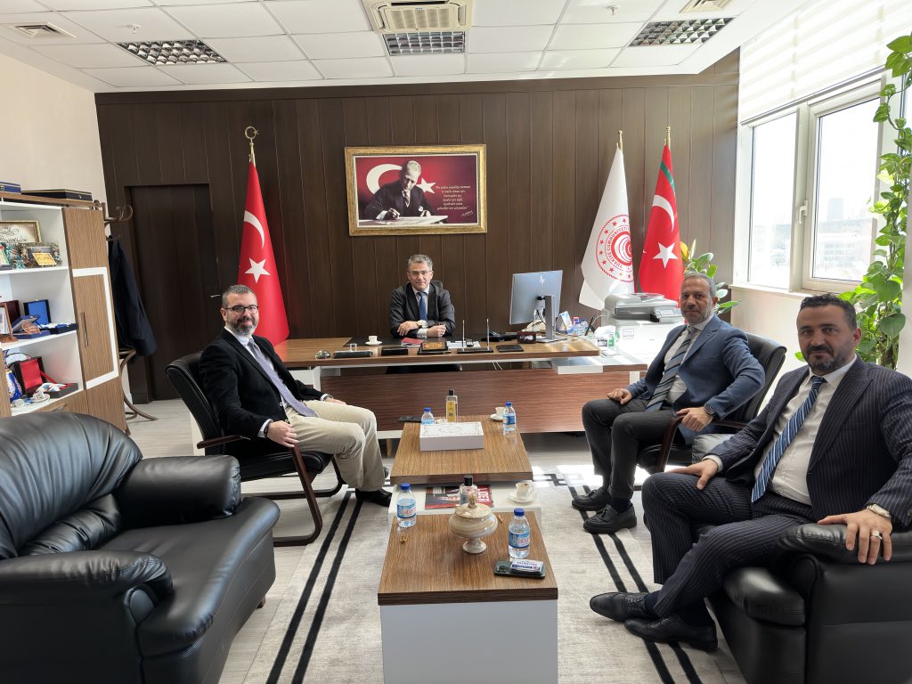 Bugün, @deikiletisim Türkiye-Özbekistan İş Konseyi Yürütme Kurulu üyelerimizle yeni atanan Taşkent Ticaret Başmüşaviri Sn. Av. @onalsuavi’yi ziyaret ederek, tanışma toplantısı gerçekleştirdik. 🇹🇷🇺🇿 #İşimizTicariDiplomasi