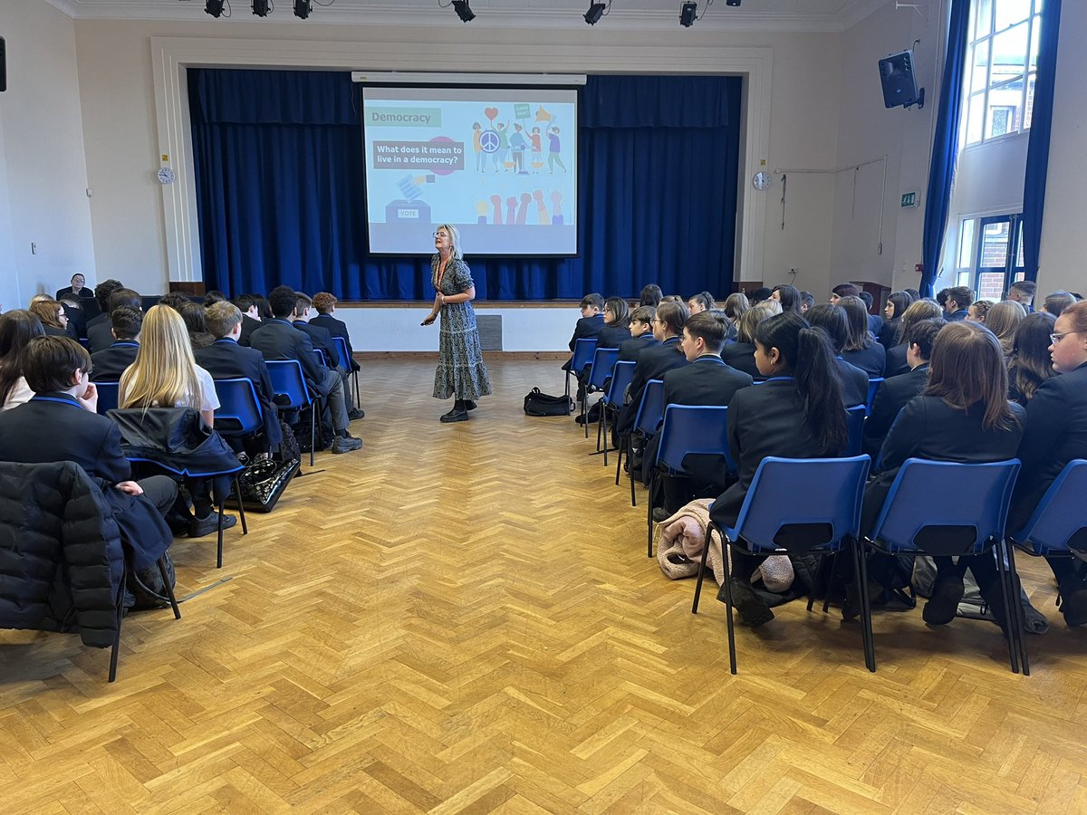 Thanks to <a href="/ClaireDUKP/">Claire Dare</a> from <a href="/UKparliment/">HouseOfParliment</a> for coming in to talk to <a href="/MaelorPenley/">Maelor School Penley</a> Year 7 and 8 pupils about the UK Parliament and voting as part of the new Humanities curriculum.