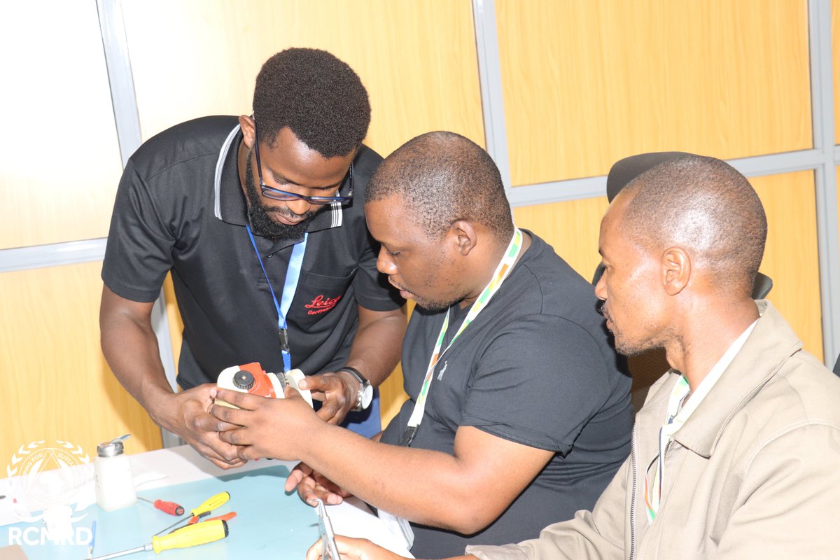 RCMRD_'s tweet image. Day 2 of our #RCMRD Geospatial training is underway! Today, participants are learning about basic survey instrument maintenance and calibration techniques. These skills are essential in ensuring accurate data collection and analysis.  #BuildingCapacity #GeospatialSolutions