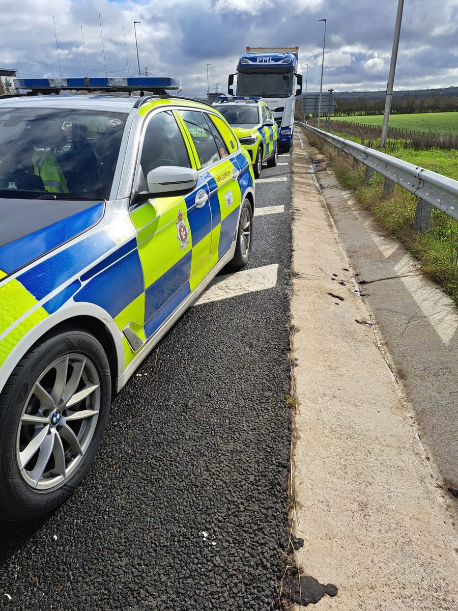 WiltsSpecOps's tweet photo. A busy day for #RPU, over 35 offences dealt with, including no seatbelts, speeders, using mobile phones, contravening red lights, solid white lines, no licence, no insurance, overweights, defective tyres &amp; watching a video when driving #Fatal5 #InTheBook https://t.co/Rfy7sX3xww