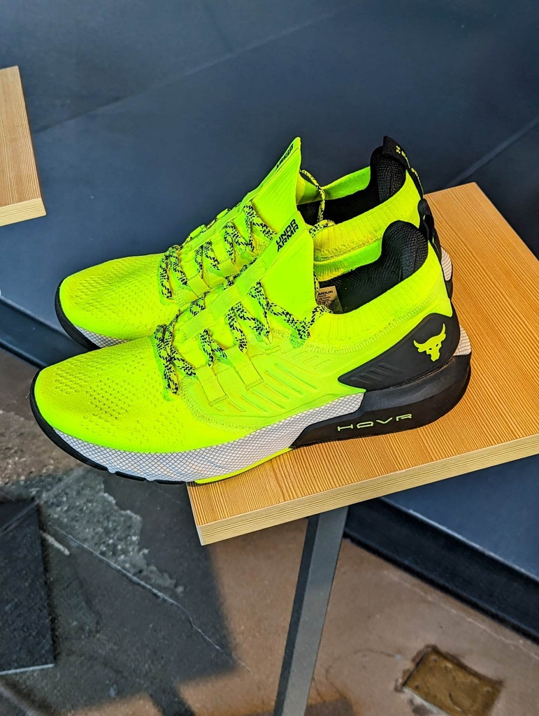 Now that's what I call a SPRING shoe. 

#underarmour #springstyles