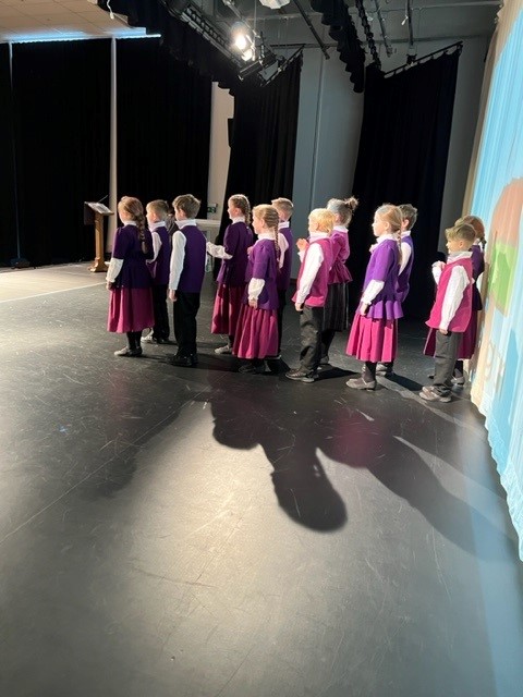 Ysgol_Aberaeron's tweet photo. Llongyfarchaidau i grŵp dawnsio gwerin yr ysgol a ddaeth yn 3ydd heddiw yn Eisteddfod Ddawns Rhanbarth Ceredigion / Congratulations to the school folk dancing group for coming 3rd at the Ceredigion Region Dance Eisteddfod #dawnsiogwerin @UrddCeredigion https://t.co/C8E3ge8CNK