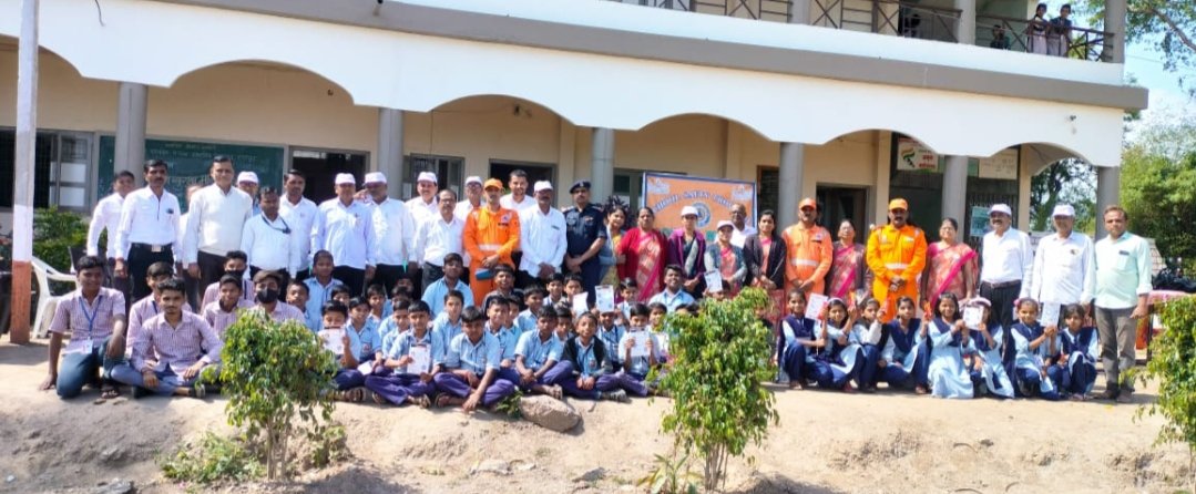 05NDRF's tweet photo. #AzadiKaAmritMahotsav 5 #ndrf team conducted
#School_Safety_Program at Nutan secondary and High secondary school, Rajapur, Sangamner, Ahmednagar, Maharashtra. Total beneficiaries 816.
@ndmaindia @NDRFHQ @ANI @PIBMumbai https://t.co/arkICQG8oz