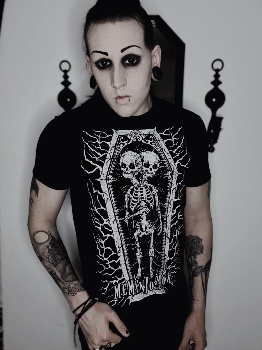 VampireFreaks's tweet photo. Check out the badass @_coffin_creeper_ rocking ourMemento Mori Conjoined Skeleton Twins Tee! π
We absolutely love how he's styled it to perfection.
#GothStyle #AlternativeFashion #GothGuy #GothMakeup #GothModel #ConjoinedSkeleton #VampireFreaks #Punk #OdditiesShirt #Spooky https://t.co/mbNNHSld3d