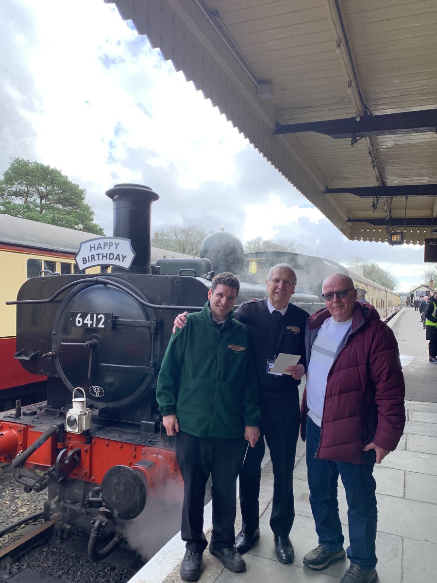 Big celebrations at Bodmin Railway today! Happy birthday to our Fireman Adam, Booking Office legend Bob and Platform Assistant Aaron. Also a happy two year work anniversary to our Business Manager Julie 🎉 Our final happy birthday goes to our passenger Geoff who is 76 today!🎂