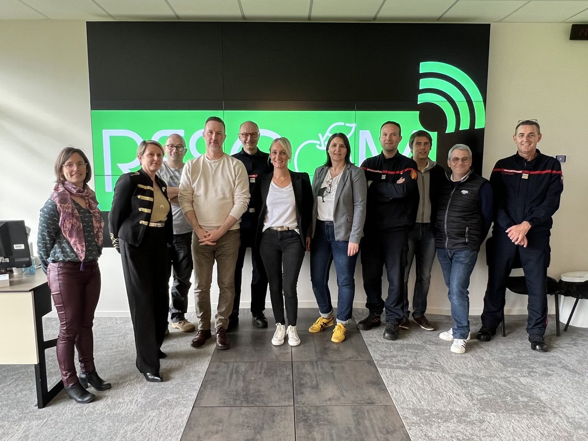 rescomSP's tweet photo. Aujourd'hui, 1er #rescom pour les 5 SDIS @RegionNormandie organisé par l'équipe com du #SDIS76 
Accueil par le directeur le colonel HC Gouezec puis ateliers d'échanges sur les Experts Reporter d'Images #ERI , #ComOps et la #marqueEmployeur 
Rdv pris pour un prochain #ResPomme 😜 https://t.co/u0555i1mEO