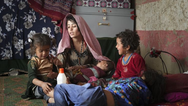 France5servicepresse (@servicepressef5) on Twitter photo Succès pour le documentaire « Afghanes » à J+8 :
📍1,56 million de tsp
📍 7.5% de PdA.
📍Soit + 120 000 tsp en rattrapage
Des audiences au plus haut pour un sujet du Monde en face depuis mars 2022. <a href="/SolchalvonF/">SoleneChalvon.Fioriti</a> @France5tv
➡️ A (re)voir sur France.tv Succès pour le documentaire « Afghanes » à J+8 :
📍1,56 million de tsp
📍 7.5% de PdA.
📍Soit + 120 000 tsp en rattrapage
Des audiences au plus haut pour un sujet du Monde en face depuis mars 2022. <a href="/SolchalvonF/">SoleneChalvon.Fioriti</a> @France5tv
➡️ A (re)voir sur France.tv
