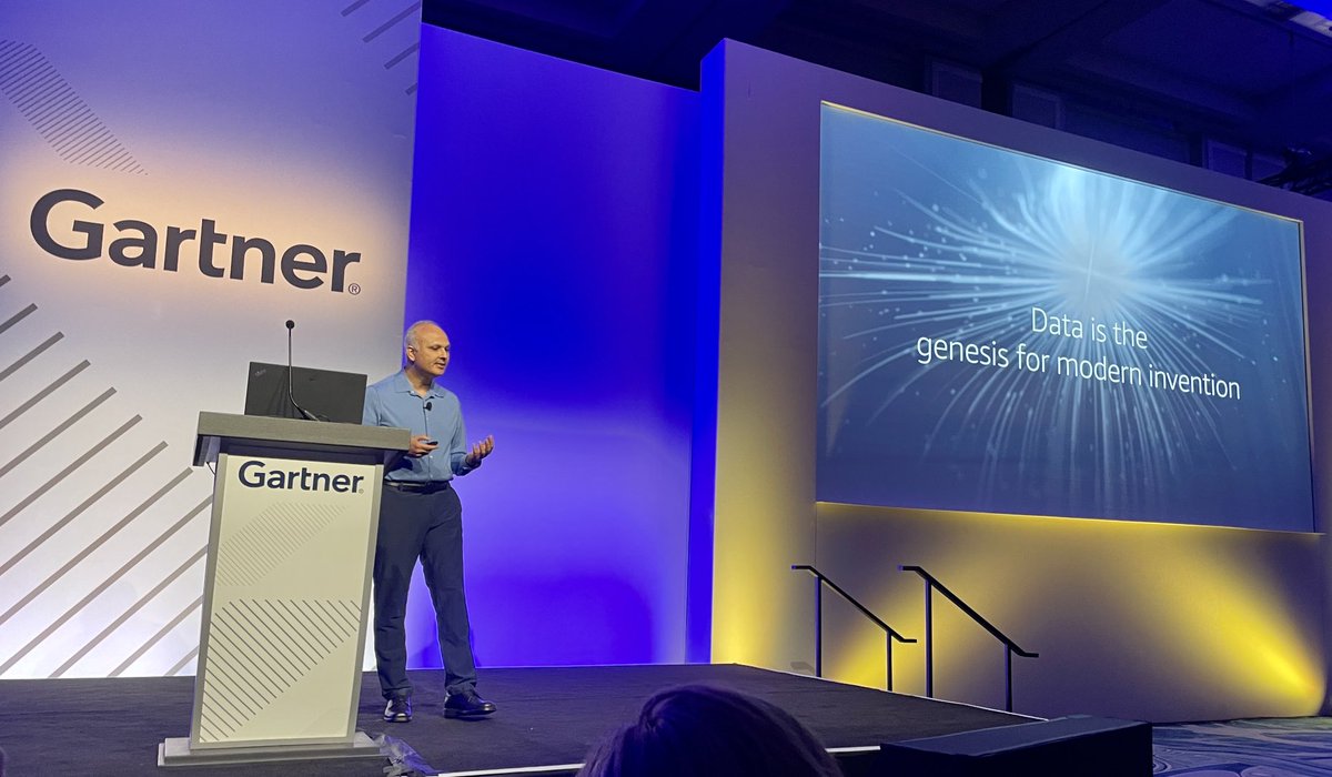 PFNash's tweet photo. “Data is the genesis for invention.” G2 Krishnamoorthy of AWS takes the stage at Gartner Data &amp; Analytics Summit. https://t.co/mqrTvIBr7l