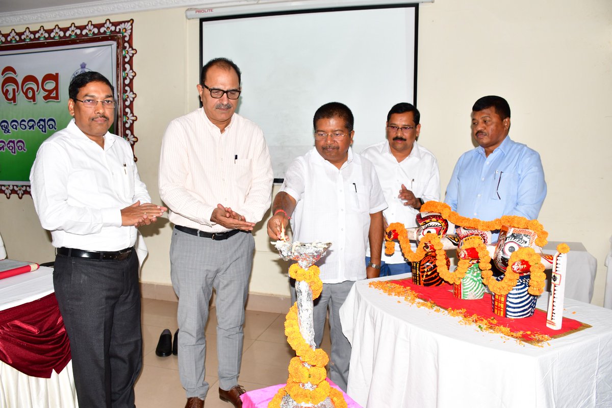 OSWC_Odisha's tweet photo. Guests lighting the lamp on the occasion of celebration of 66th Foundation Day of #OSWC in Panthanivas Bhubaneswar . https://t.co/STj68mWpfm
