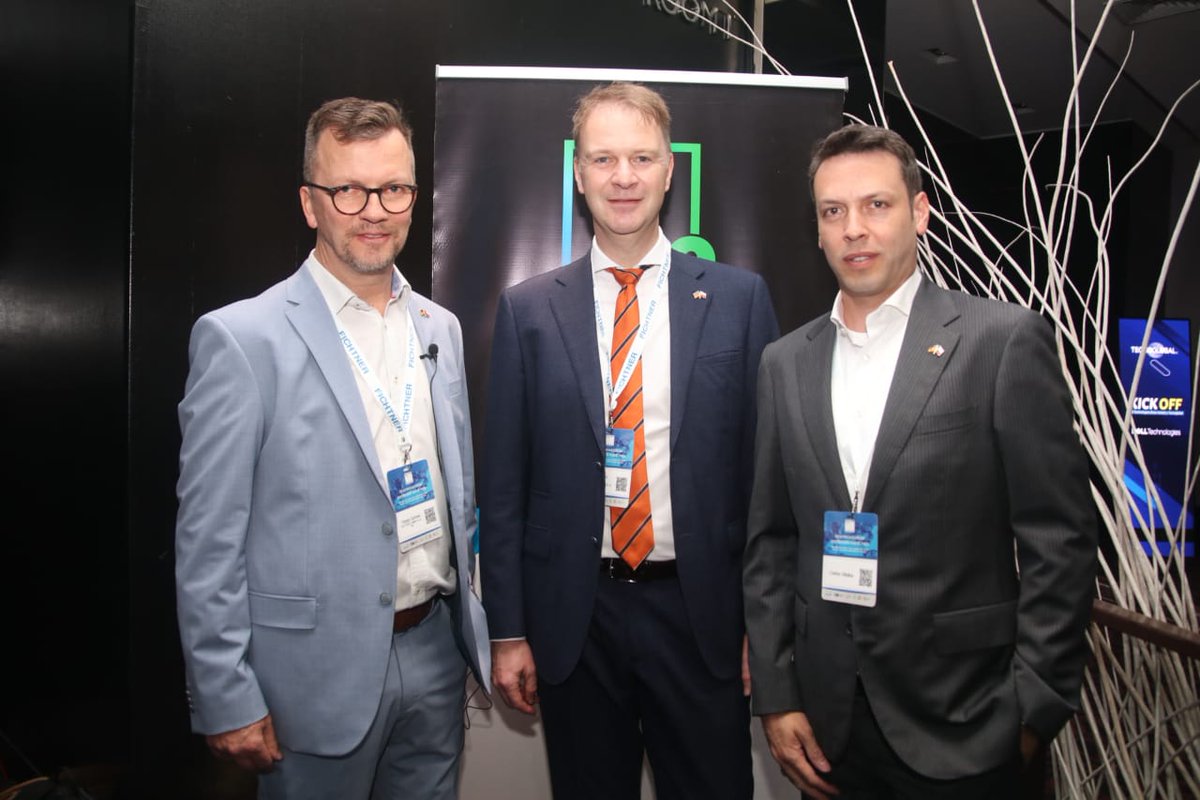En el Fichtner Forum Hydrogen Chile 2023 se presentó el ministro de Energía, Diego Pardow; la embajadora de Alemania en Chile, Irmgard Maria Fellner; y Tobias Gehrke, Business Development Director Americas of Fichtner GMBH &amp; CO. KG. #H2News Media Partner de #FichtnerForumHydrogen