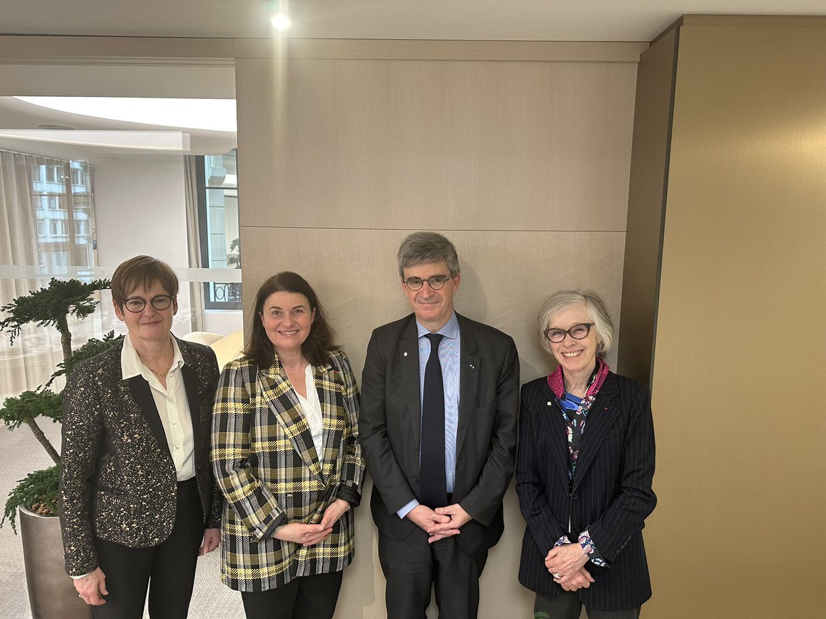 Très belle gouvernance au sein du groupe <a href="/AG2RLAMONDIALE/">AG2R LA MONDIALE</a> 
Mutualistes et Paritaires les présidentes sont des femmes engagées autour du directeur général <a href="/anglesbruno/">Bruno Angles</a> pour porter une vision innovante, utile, efficiente de la protection sociale au service des clients du groupe