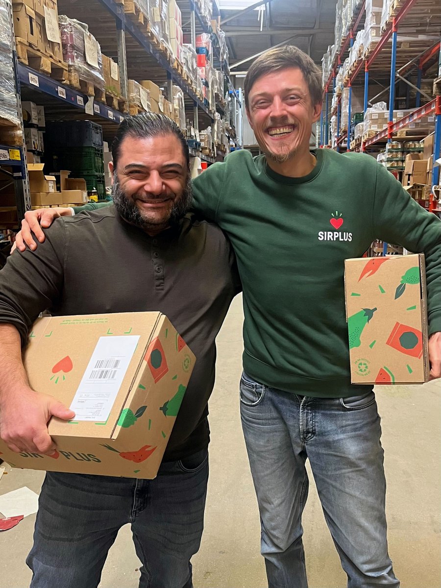 Heute hatten wir in unseren heiligen Lagerhallen Besuch vom #Kraftsportler und #Veganer <a href="/PatrikBaboumian/">Patrik Baboumian</a> – auch bekannt als der stärkste Mann Deutschlands. Wer von Euch kennt ihn? Wir feiern ihn und seine Einstellung und haben uns sehr über seinen Besuch gefreut!