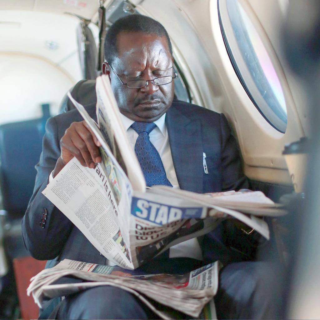 Sun_Ericks's tweet photo. Raila Odinga boycotting the Star Newspaper 😂😂

Mzee William Ruto No Handshake 🤝 Mudavadi UDA MPs Dialogue Prophet Azimio Safaricom Airtel https://t.co/ZSQyqC0RZn