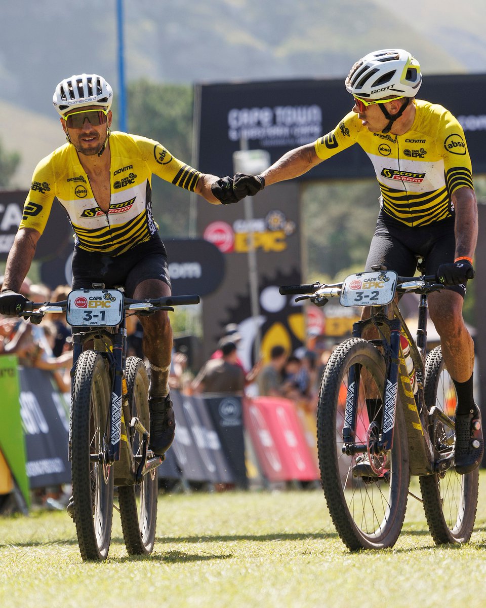 ScottSpain's tweet image. Primer día de amarillo. Andri  y @nschurter  han vuelto a demostrar que están en excelente forma logrando conquistar el segundo escalón del podio, ampliando aún más su ventaja en la clasificación general. 

¡Seguimos líderes! 🔥

 #FastIsFun #NOSHORTCUTS 

📷 @muzikstation