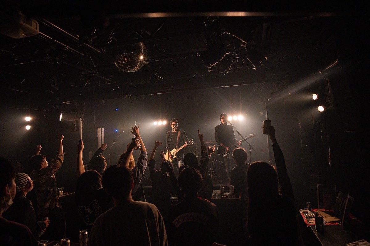 The_Slumbers's tweet photo. 【Live Photoes】
『黄金のまどろみ』発売記念巡業大阪編
寺田町ファイヤーループにて。 https://t.co/ig2jxpWKAD