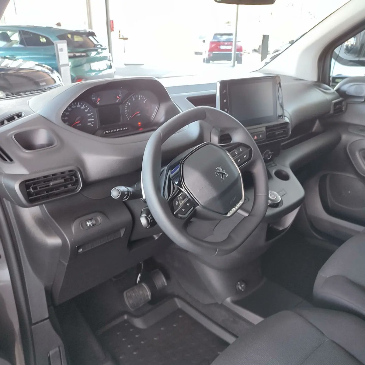 AutoKempinger's tweet image. Mit der #Multiflex #Beifahrersitzbank von #Peugeot kann man z.B. beim #Partner für kleines Geld ganz easy mehr #Laderaum und #Flexibilität schaffen.

Wir haben aktuell #PeugeotBoxer #PeugeotExpert und #PeugeotPartner in der #Ausstellung im #Autohaus in #Straßkirchen bei #Passau