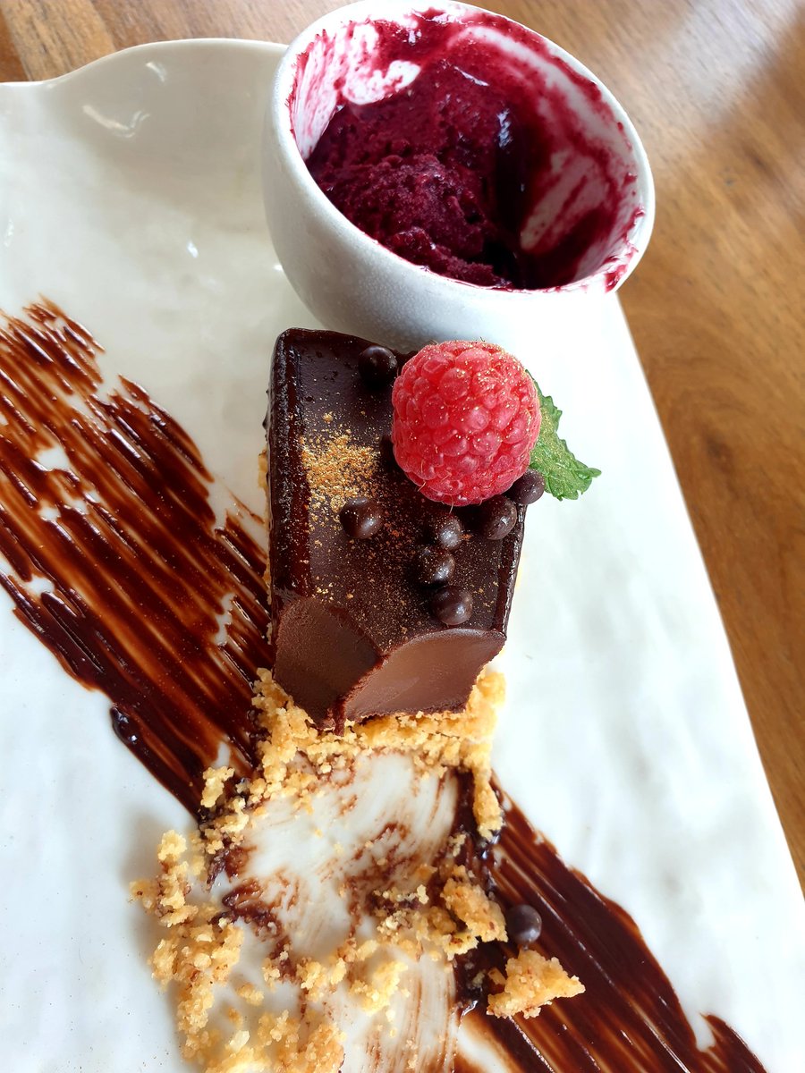 TwoFatCats's tweet photo. It's all about the balance ๐๐โค
#WaterfallArmsAndOutdoor
#CafeDelSolBotanico https://t.co/dbss385xT8