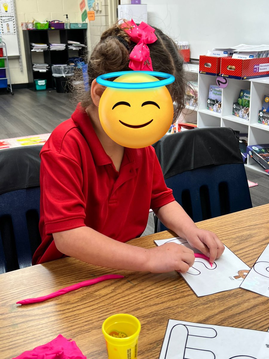 msgraeber's tweet photo. Tuesdays are for building letters with @PlayDoh #risdlitandint ✈️ https://t.co/JAquZzXz0f