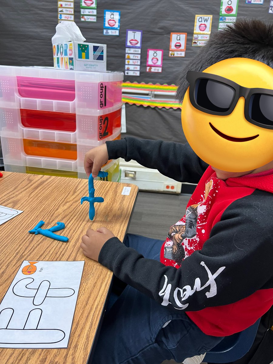 msgraeber's tweet photo. Tuesdays are for building letters with @PlayDoh #risdlitandint ✈️ https://t.co/JAquZzXz0f