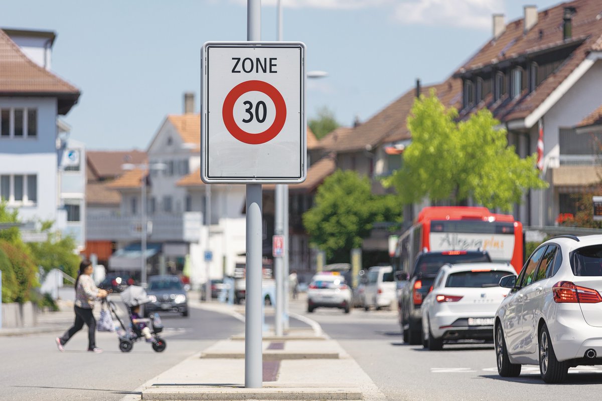 bpa_ch's tweet photo. Une infrastructure routière de qualité et une bonne signalisation réduit le nombre d’accidents jusqu’à 66%. Grâce à sa plateforme EVAMIR, le BPA a pu évaluer pour la première fois l’efficacité de mesures touchant l’infrastructure routière. https://t.co/lpZwEVOTGi https://t.co/2Qq8byBVQn