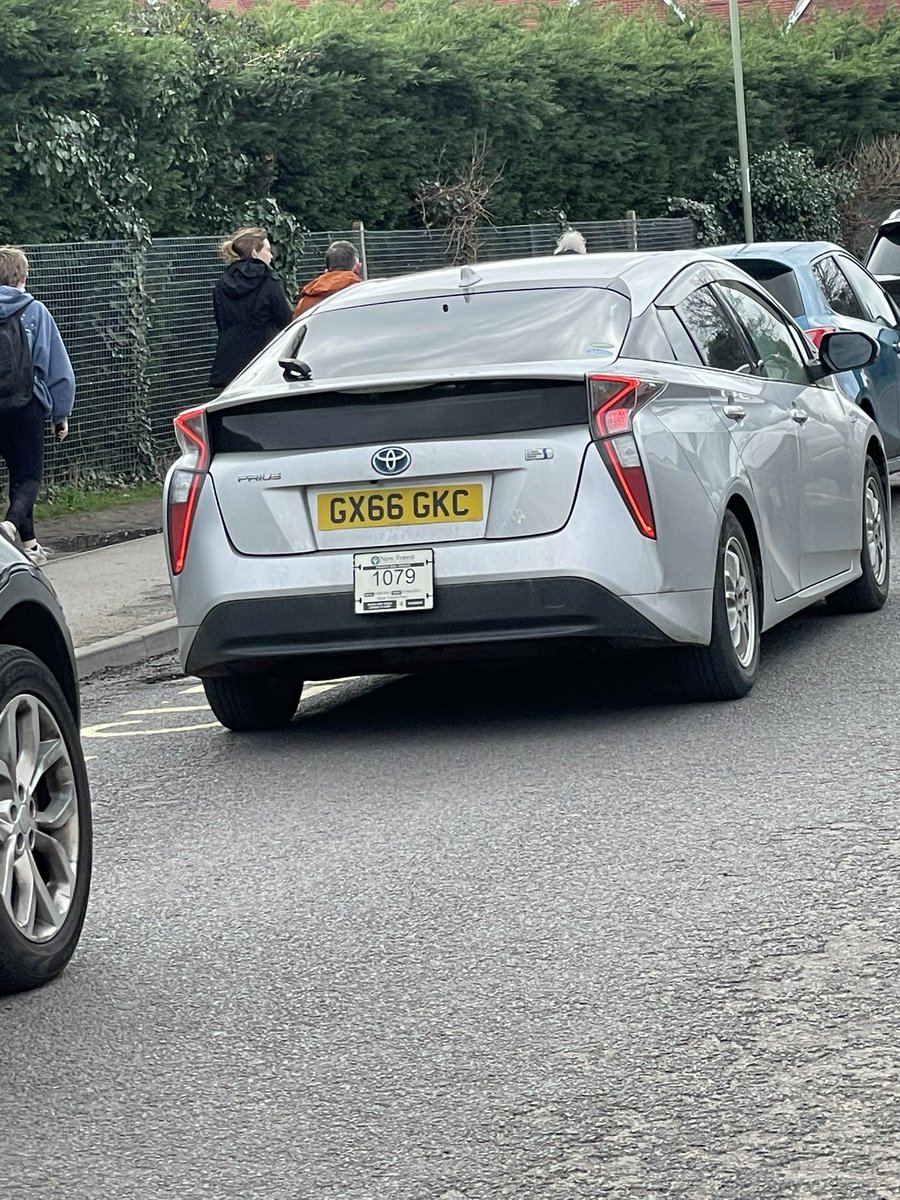 samboshoff1985's tweet photo. @newforestdc can you explain why this car of yours was parked today on yellow zig zag lines outside of a school which goes against Highway Code?  Today is not the first offence #badparking #highwaycode https://t.co/3WGRNL5GE6