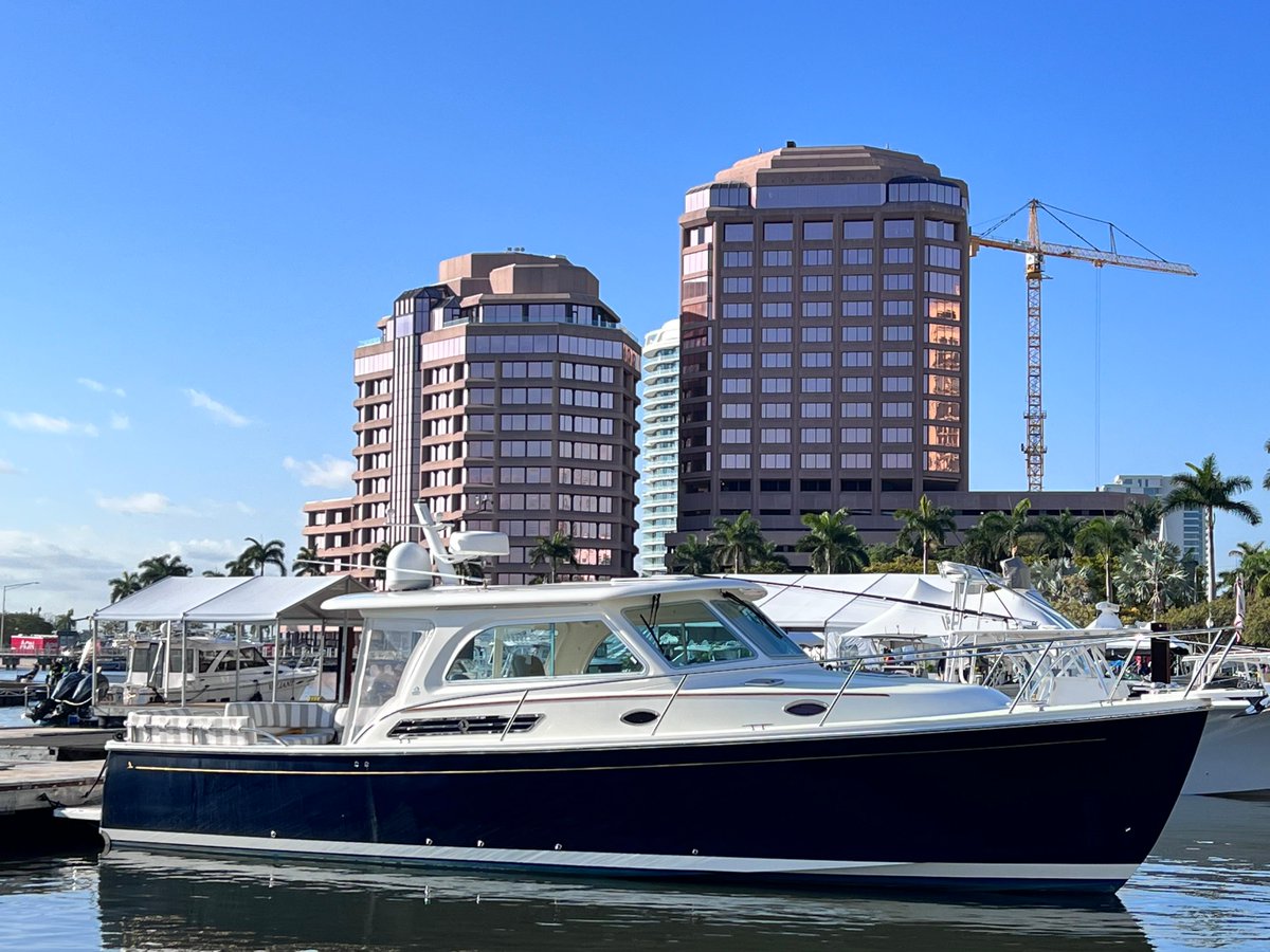 This newly listed 2019 Back Cove 37 Downeast is hitting the market just in time for the Palm Beach Boat Show! Come see it this weekend at the Bluewater display, located between ramps 10 and 11, or view it online today.
hubs.ly/Q01HGDZq0
#backcoveyachts #downeast #yachts