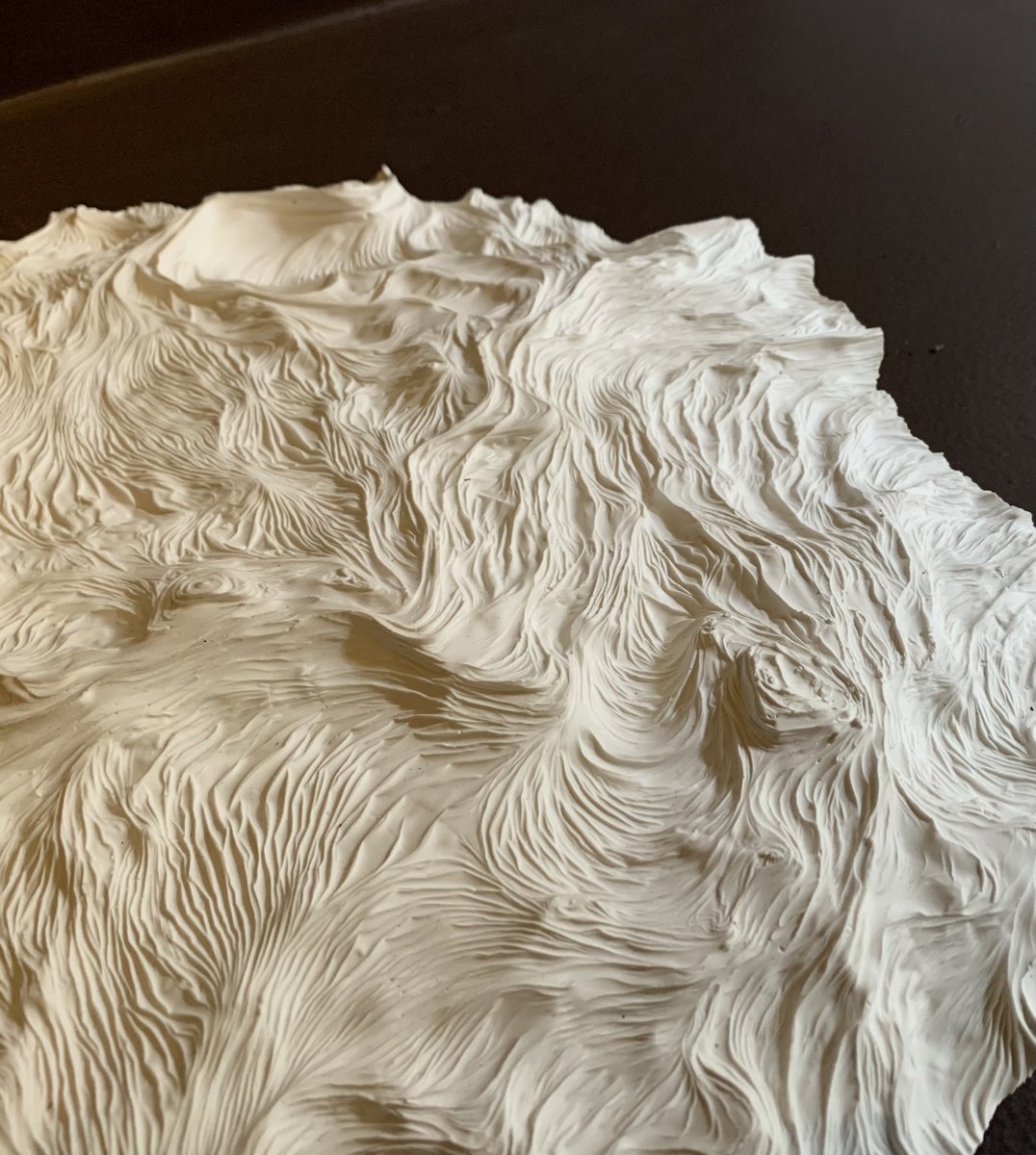 GalerieDaEnd's tweet photo. Mitsuru Tateishi, Eau, 2022
Célia Nkala, Sans titre, 2023
#mitsurutateishi #celiankala #eau #exhibition #daend #groupshow #sculpture #moon #paris #contemporaryart #contemporaryartist #cabinetofcuriosities https://t.co/B4UYP9HvKP