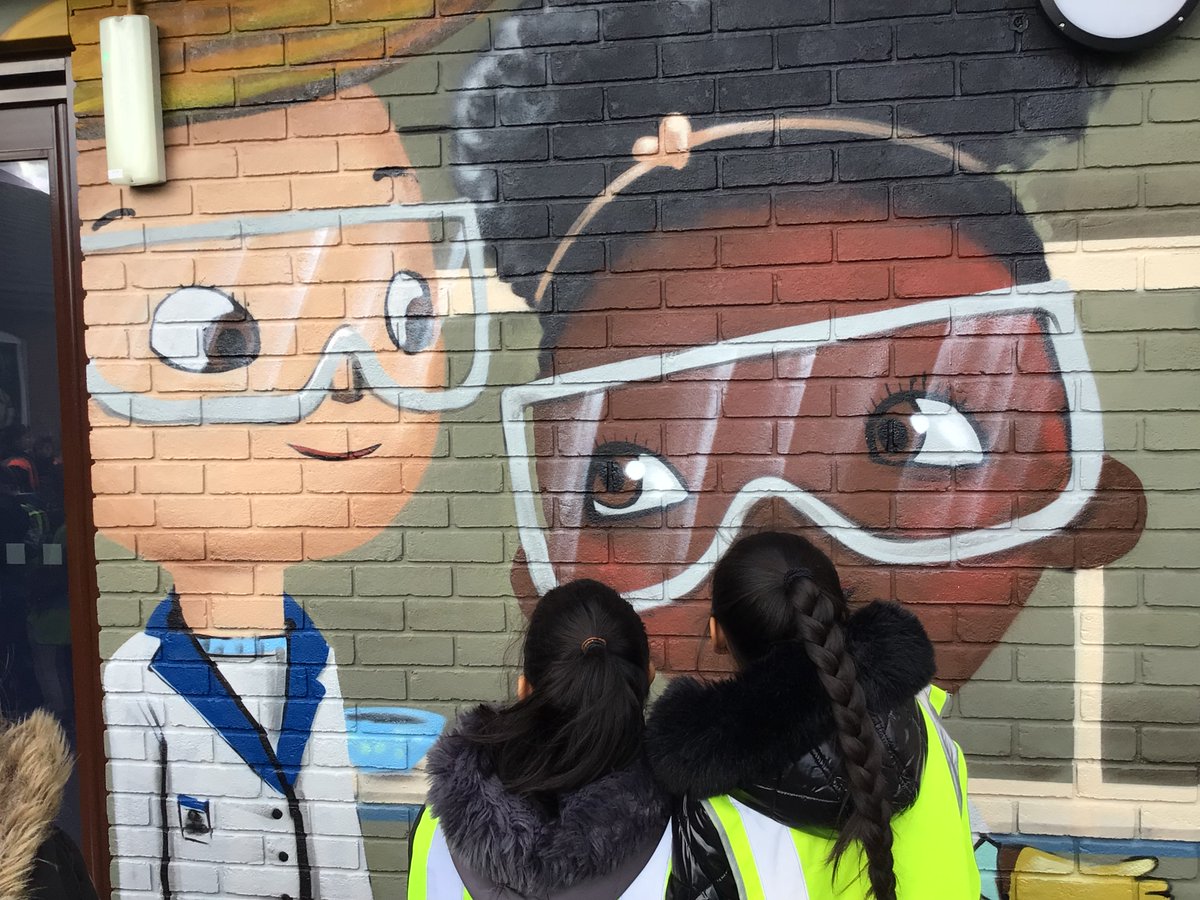 Year 4 really enjoyed visiting the Graffiti at the Infant building today. <a href="/kestrelmead/">Kestrel Mead Primary Academy</a> #kestrelart
