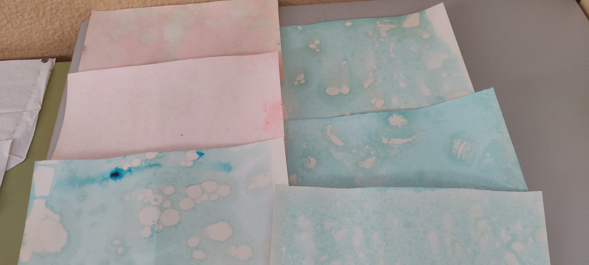 rouseteacher16's tweet image. En science hemos trabajado las mezclas homogéneas y heterogéneas. Aquí demostramos que el agua y el aceite son heterogéneas. Donde el papel entra en contacto con el aceite no se tiñe. 
Ha sido una actividad muy chula. 
#scienceandarts
#heterogeneousmixtures
@ceipcondearruga