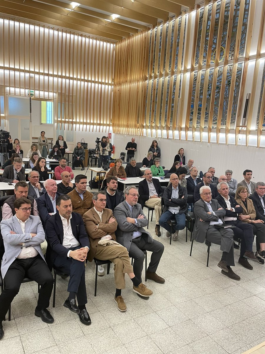 Avui hem presentat la campanya l’<a href="/escoladelagent/">escoladelagent</a>. Una iniciativa per posar en valor l’aportació social dels gairebé 700 centres concertats a Catalunya. Escoladelagent.cat