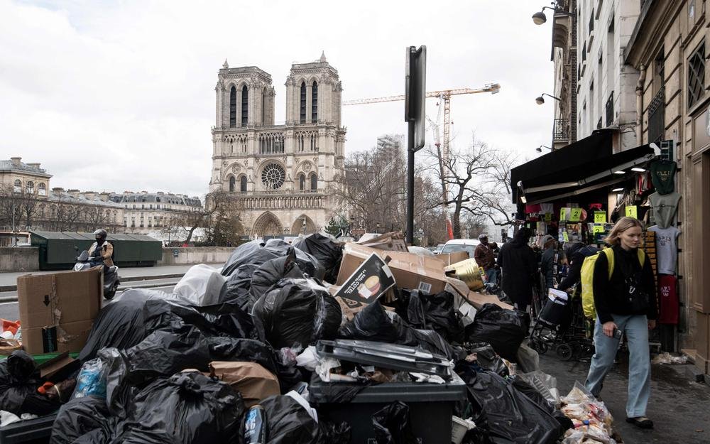 Mediavenir's tweet photo. ❌🇫🇷 ALERTE INFO - La grève des éboueurs de #Paris est reconduite jusqu’au 27 mars minimum. (Ouest-France) #reformedesretraites #grevegenerale https://t.co/mwpNlzuR5P