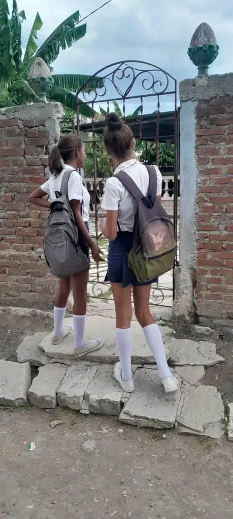 YaneysisB's tweet photo. Los estudiantes del IPU Cira Vaillant de San Luis en el plan tuntun como acciones de apoyo al proceso electoral,@elsa_ena ,@ValierYusmaike1 ,@MarielaDouglas1 ,@WilberR08144712 https://t.co/VVYQbvLSeN