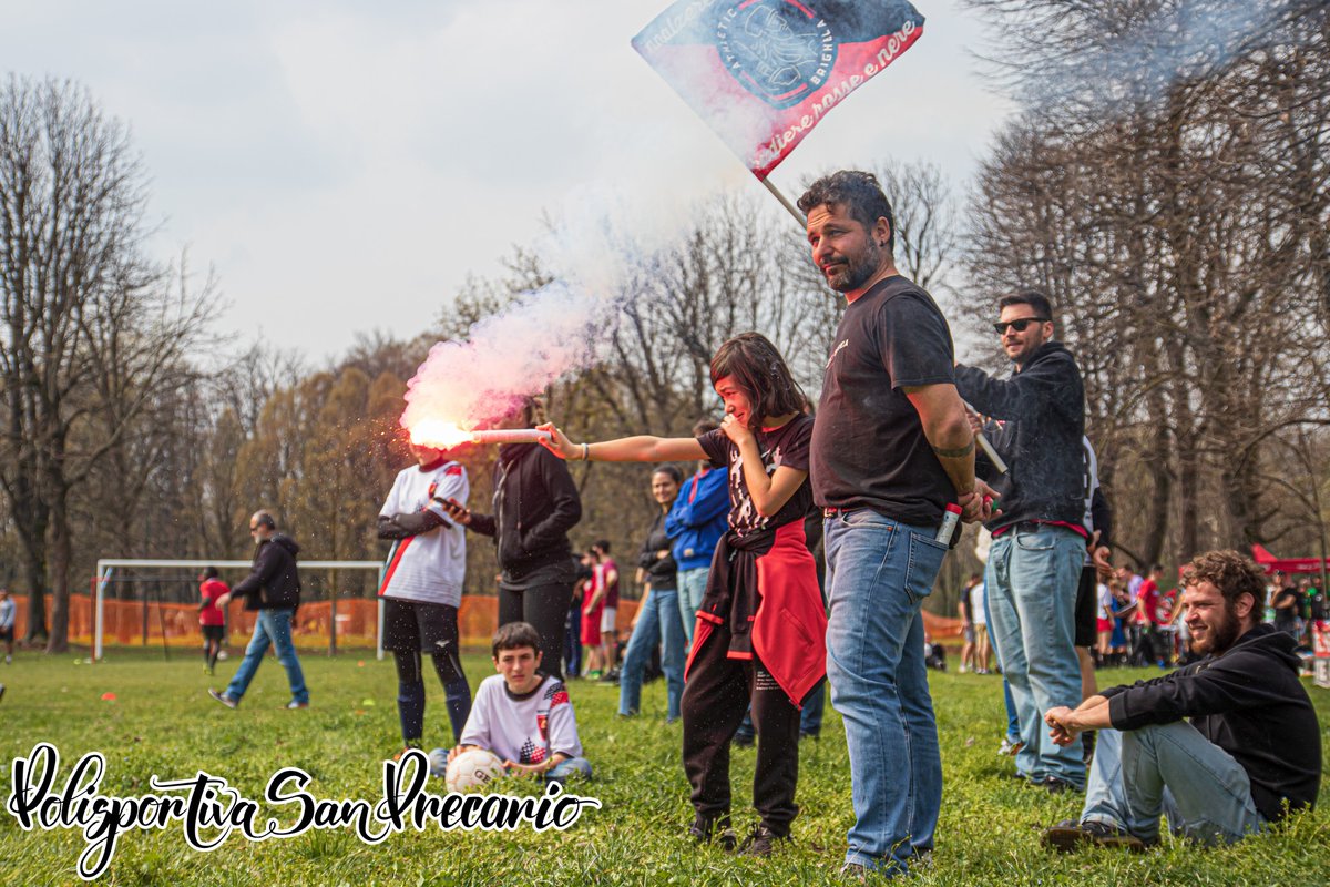 SanPrecario2007's tweet photo. Due giorni a Milano fatti di sport, musica, chiacchiere, cortei. Due giorni anche per Orso, Dax, Fausto e Iaio.

Grazie a Armata Pirata 161 e St. Ambroeus FC per l'organizzazione e l'accoglienza, e grazie a tutte le realtà incrociate! 

#SP07 #sportpopolare #lovesport #hateracism https://t.co/YplsBW9igT
