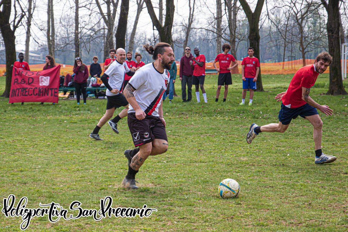 SanPrecario2007's tweet photo. Due giorni a Milano fatti di sport, musica, chiacchiere, cortei. Due giorni anche per Orso, Dax, Fausto e Iaio.

Grazie a Armata Pirata 161 e St. Ambroeus FC per l'organizzazione e l'accoglienza, e grazie a tutte le realtà incrociate! 

#SP07 #sportpopolare #lovesport #hateracism https://t.co/YplsBW9igT