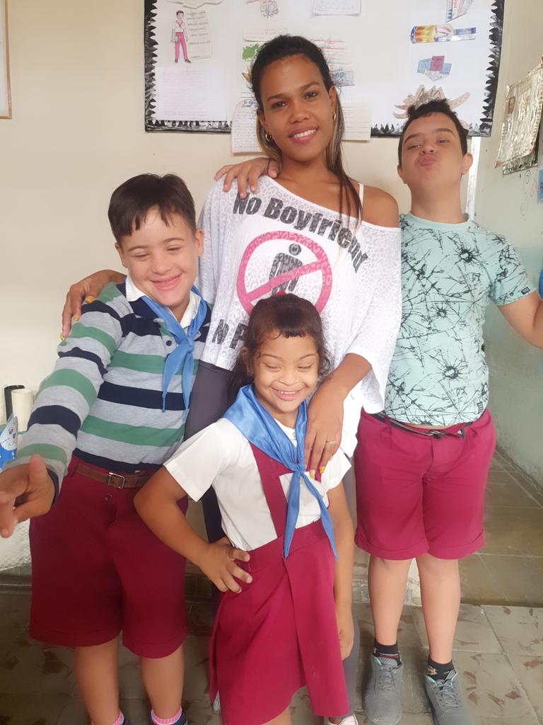 EspFanciscoV's tweet photo. El 21/03 se celebra el día mundial de las personas con Síndrome de Down. Todos somos únicos y diferentes. Feliz día para las personas más amorosas, cariñosas y tiernas del mundo. #YoVotoXTodos para que no se apaguen sus sonrisas #EducaciónManzanillo #EducaciónGranma #CubaMined https://t.co/e2eIhKi1Jj