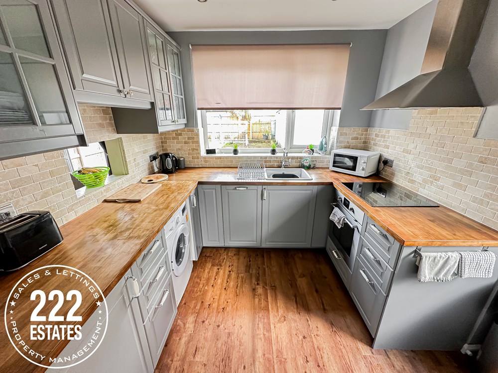 222Ltd's tweet photo. 3 Bedroomed Semi-Detached, Great Family Home, Gardens to front and rear, Central Heated, Close to Motorway Links, Close to family park, Catchment area for Woolston Kings Academy, Off Road Driveway Parking for two vehicles, Modern throughout https://t.co/4OwbhPJz7N